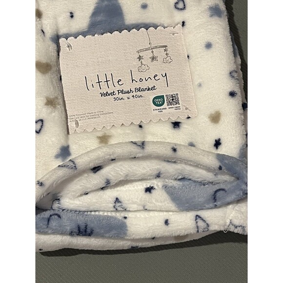 Little Honey Velvet Plush Baby Blanket Blue Stars Boys Lightweight White New - Picture 3 of 3